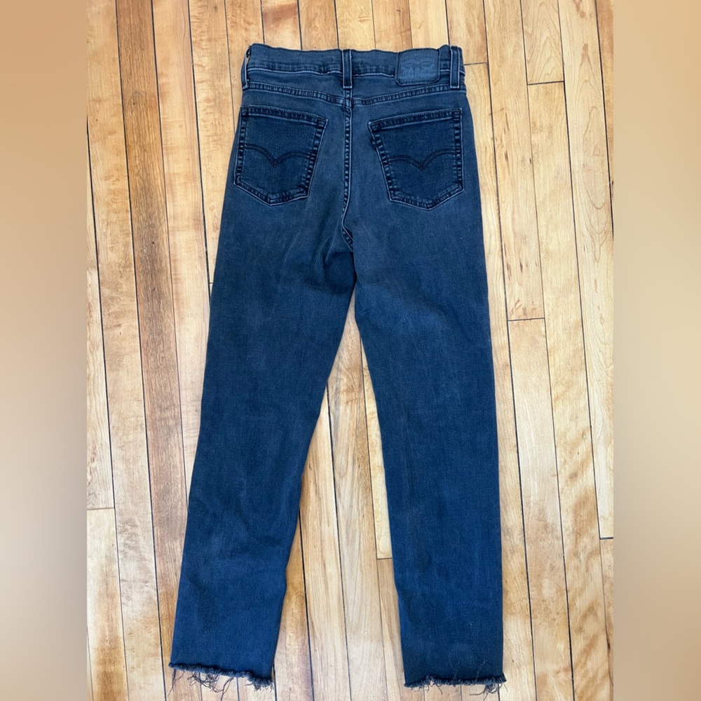 Levis Size 27 Black 724 High Rise Straight Women’s Black Jean Knee Rip